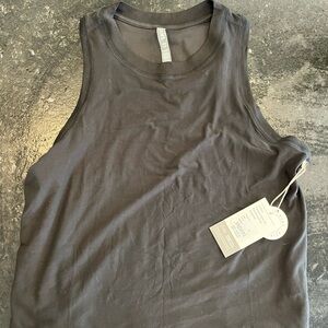 Vuori energy tank. Size large. NWT